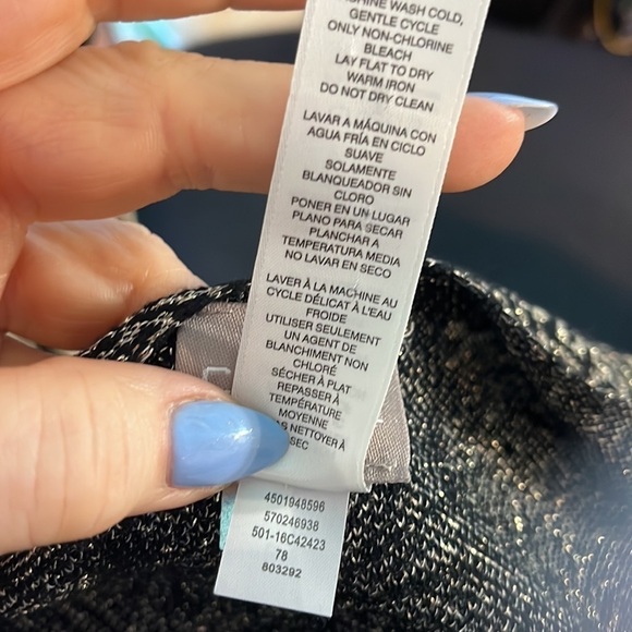 Chico’s Ivy Ruana Wrap Poncho Metallic Fringe Sleeves Black Gold One Size - Picture 9 of 10